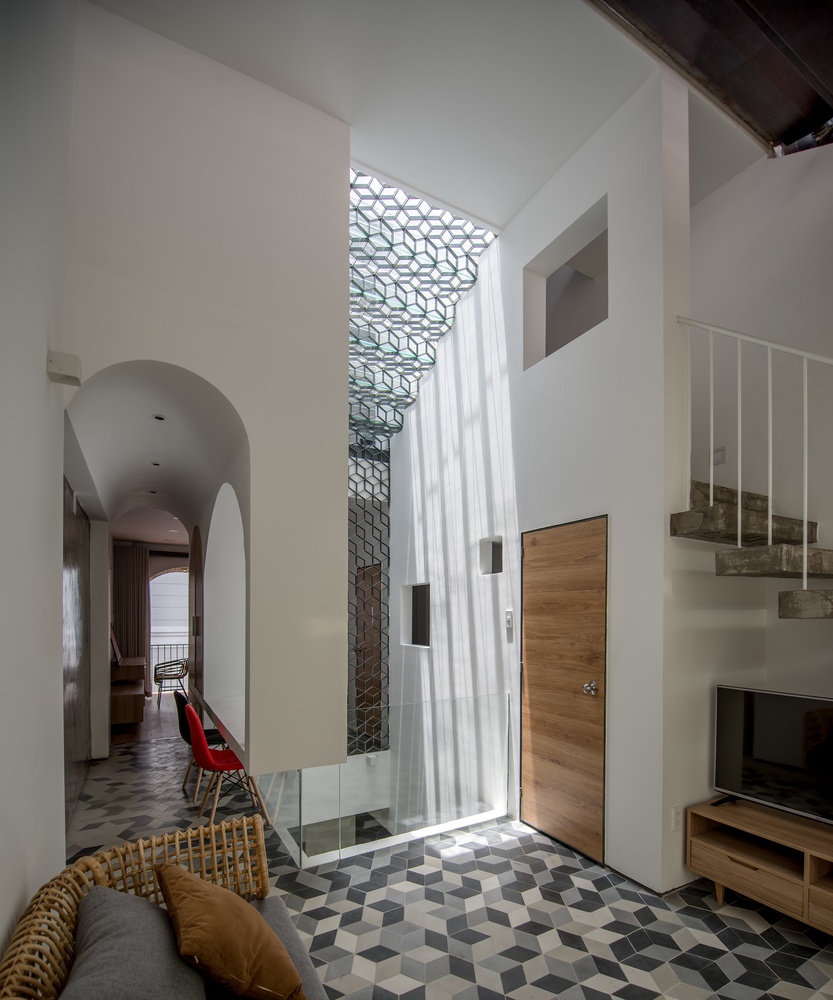 can nha ong cai tao voi san sau trong nha anh 13