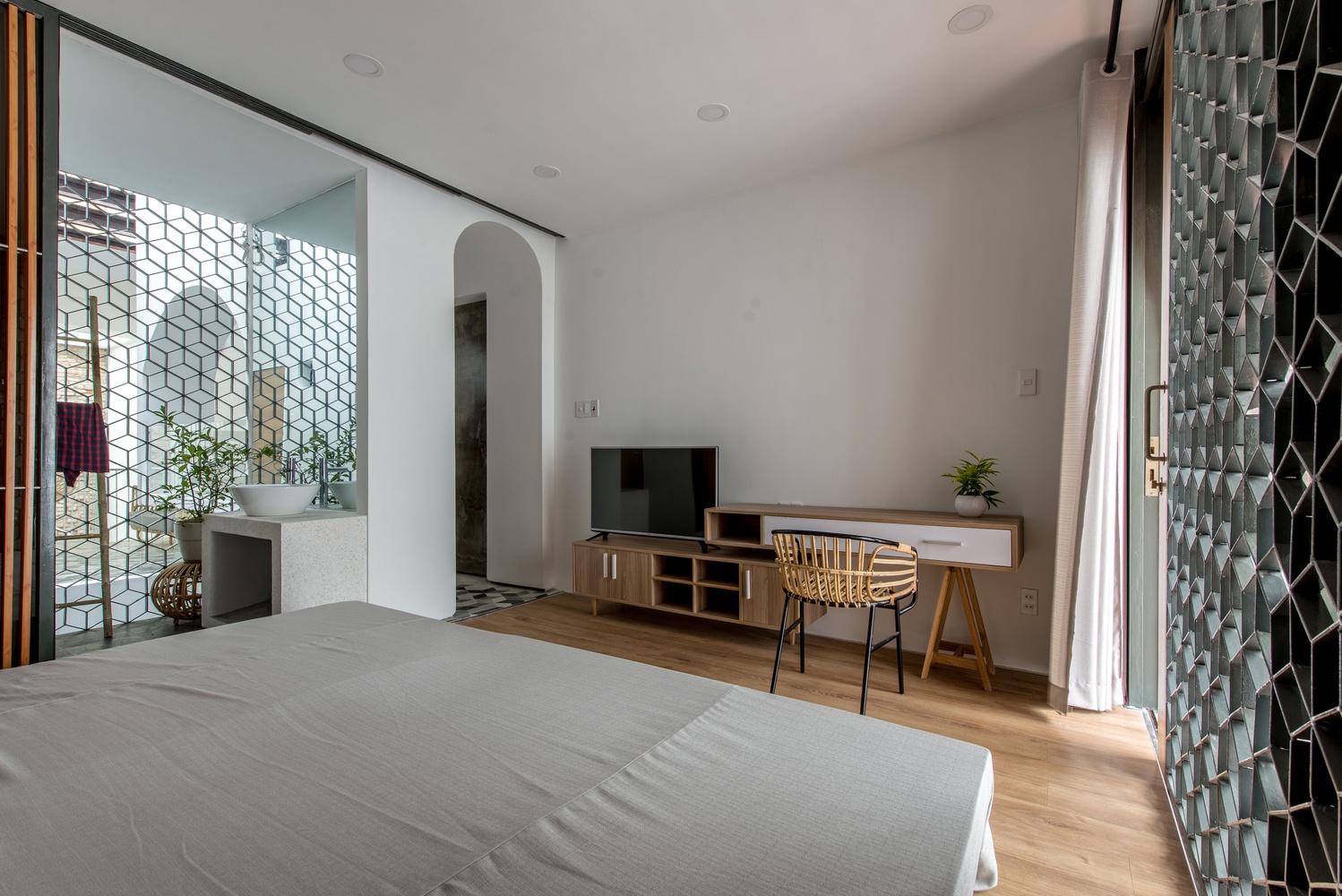 can nha ong cai tao voi san sau trong nha anh 17