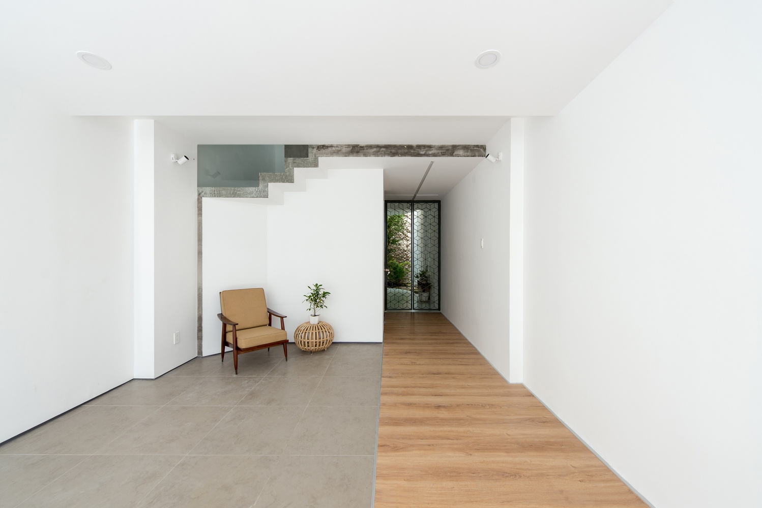 can nha ong cai tao voi san sau trong nha anh 4