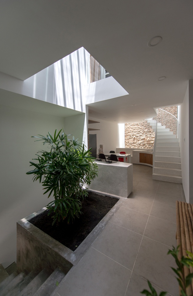 can nha ong cai tao voi san sau trong nha anh 7