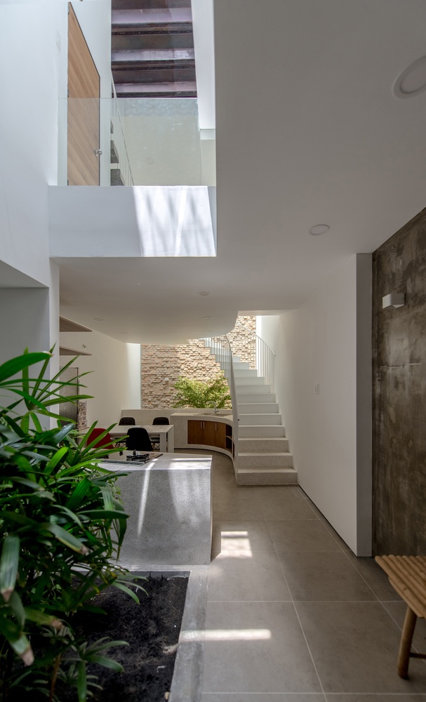 can nha ong cai tao voi san sau trong nha anh 8