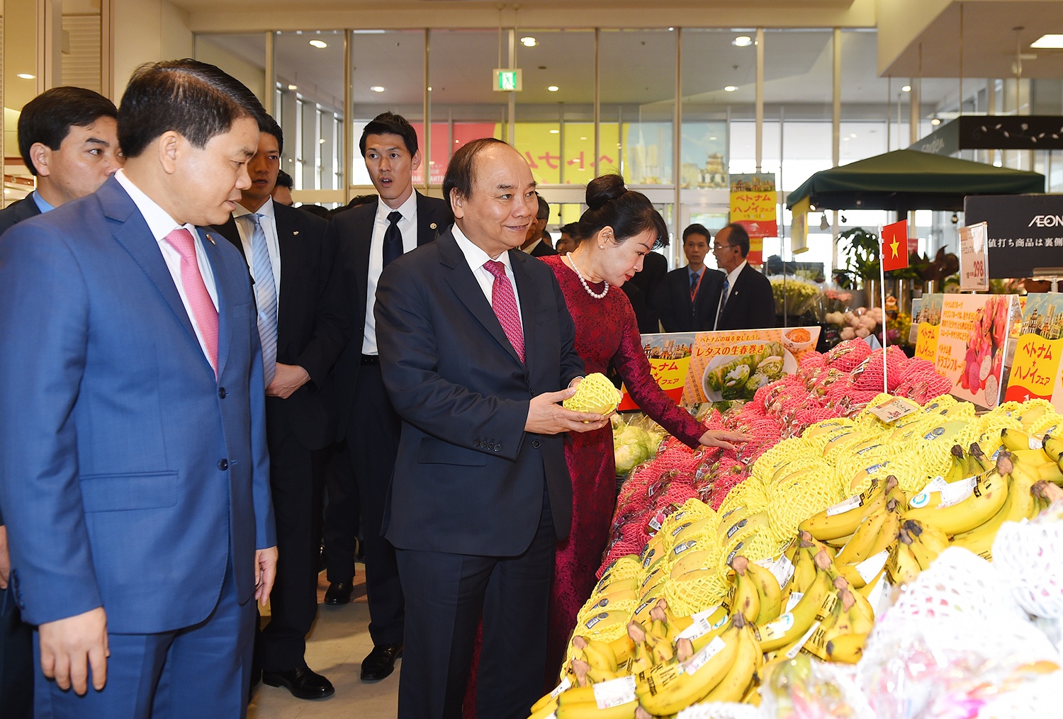 Thủ tướng Nguyễn Xuân Phúc dự ‘Tuần lễ hàng Việt Nam’ tại Nhật Bản ảnh 2 Thu tuong Nguyen Xuan Phuc du ‘Tuan le hang Viet Nam’ tai Nhat Ban anh 2