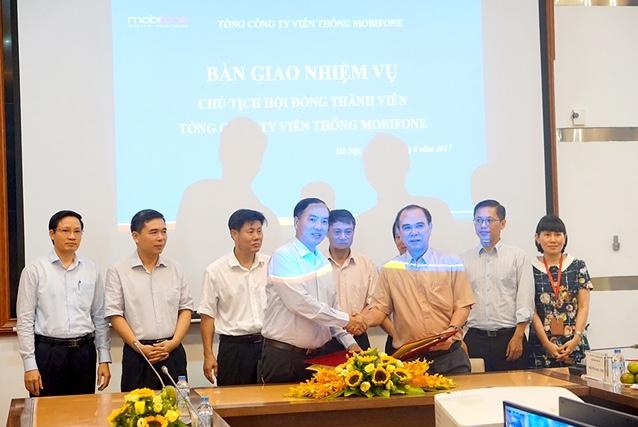 Ban giao nhiem vu cua chu tich HDTV tai MobiFone hinh anh