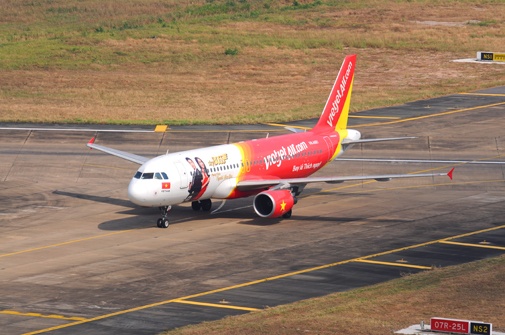 Dat ve di Chu Lai, hanh khach Vietjet Air bi 'som chuyen' mot ngay hinh anh