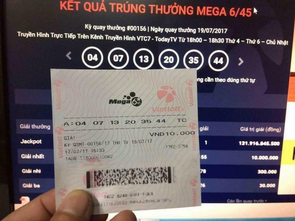 Dan mang tranh nhau nhan trung doc dac hon 131 ty dong cua Vietlott hinh anh