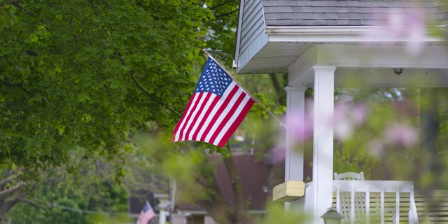 Chi 3 ty USD moi nam, nguoi Viet can nhung gi de mua nha o My? hinh anh