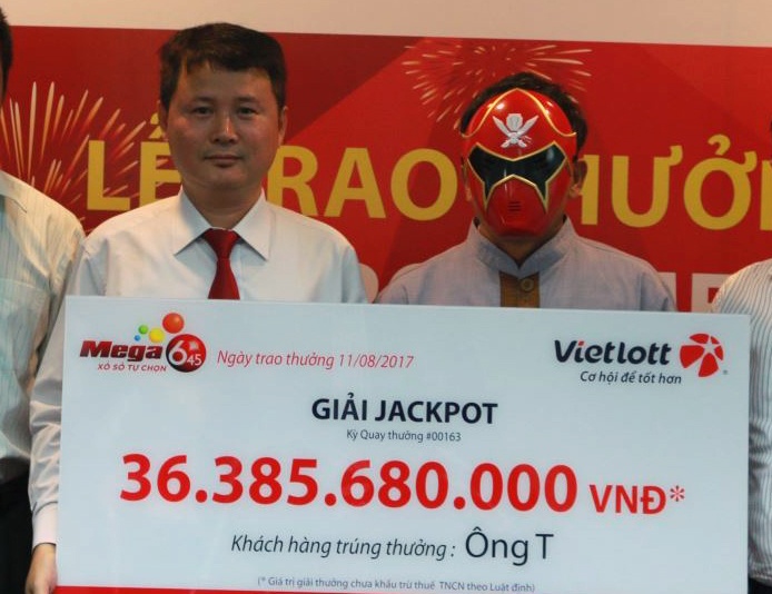 Trung doc dac Vietlott tren 10 ty dong se phai nop thue 30%? hinh anh