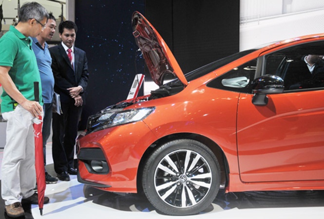 Oto giam gia toi day, nguoi dan van khong man ma hinh anh