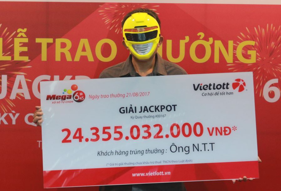 Nguoi choi linh 24 ty dong khong tiet lo trung so voi nguoi nha hinh anh