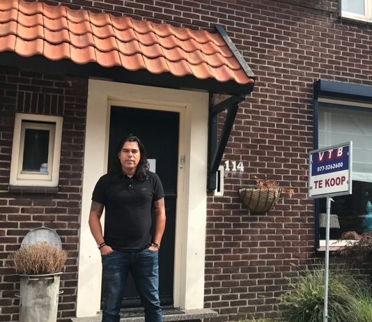 Chang trai ban het tai san mua Bitcoin cho tang gia hinh anh