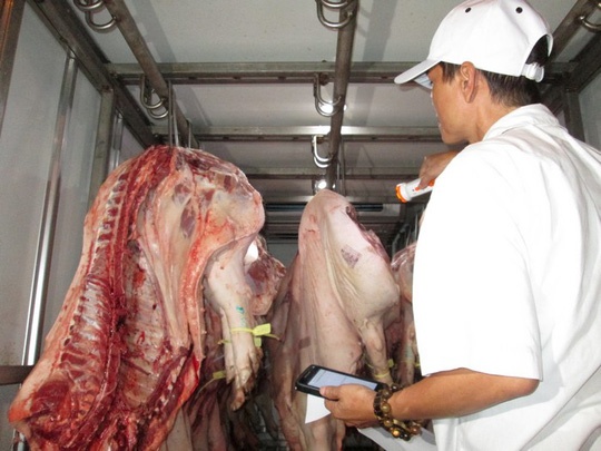 Siet thit heo sach: Thuong lai gay ap luc voi cho dau moi hinh anh