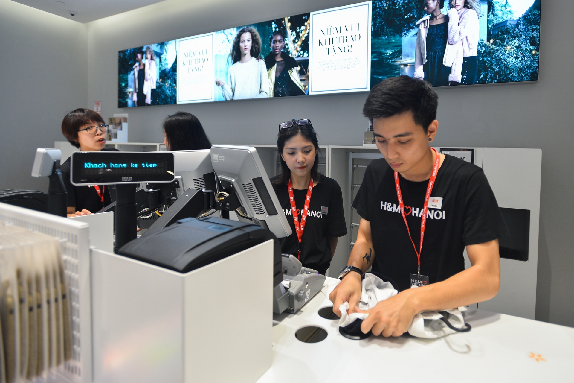 H&M va Zara dang kinh doanh ra sao tai Viet Nam? hinh anh