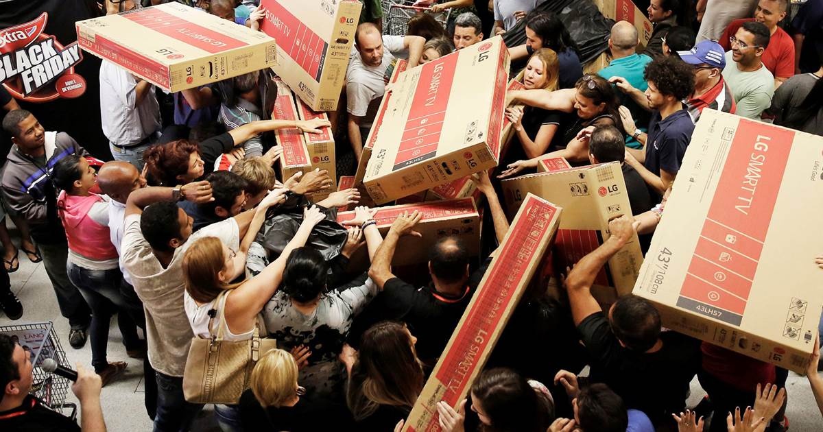 Truoc Black Friday 2 ngay, hang hoa tai My bat dau giam gia manh hinh anh