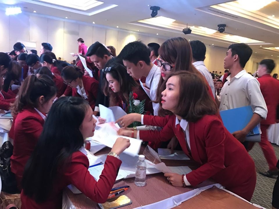 Khach hang 'to' Alibaba tai le mo ban du an hinh anh