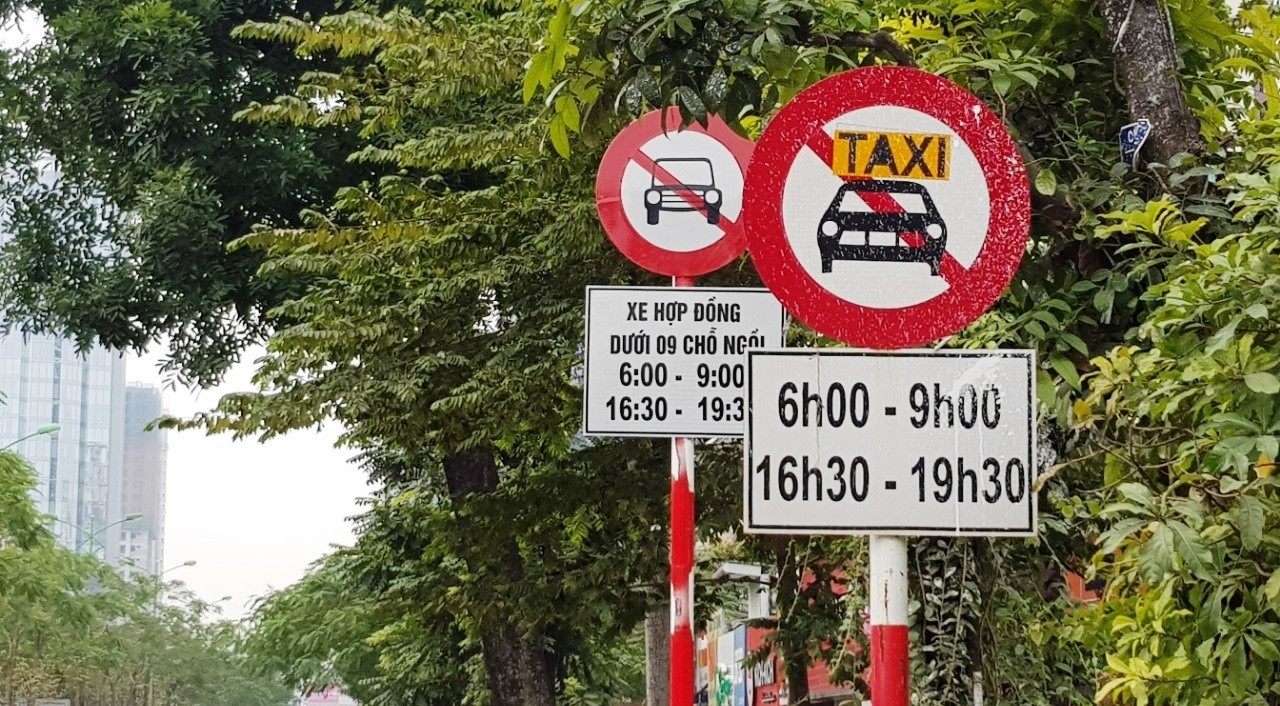 Tai xe Uber, Grab Ha Noi: 'Muon ve nha chac phai xe logo' hinh anh