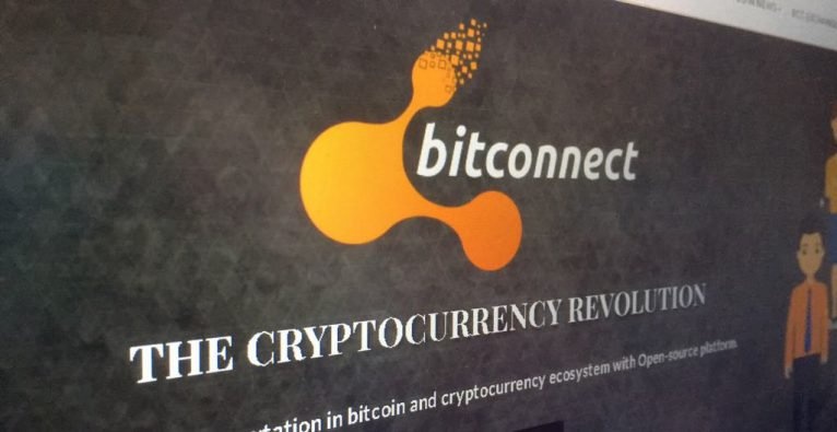 Mat hang tram trieu dong sau mot dem vi Bitconnect hinh anh