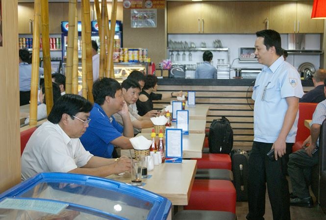 To pho 'khong nguoi lai' o san bay cao nhat 20.000 dong hinh anh