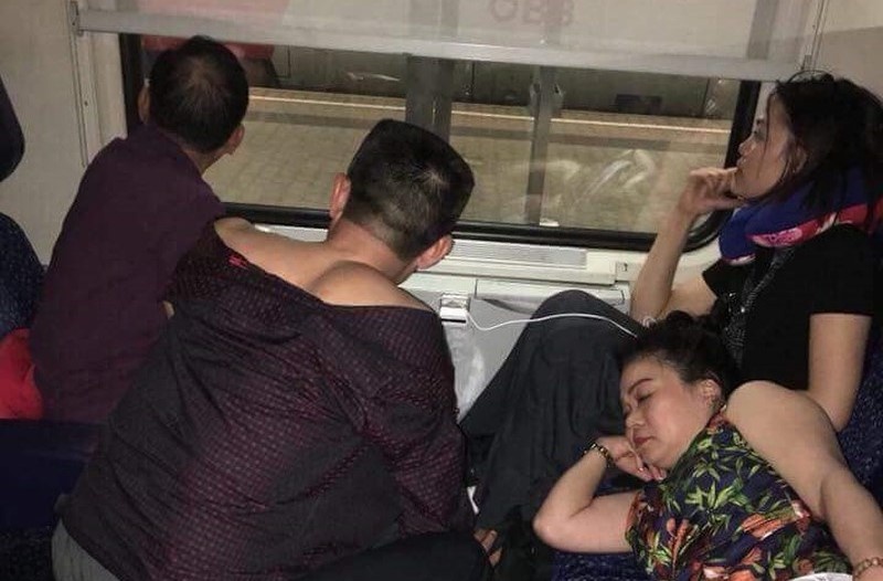 Chi 1,7 ty dong du lich chau Au, khach to bi Vietravel hanh xac hinh anh