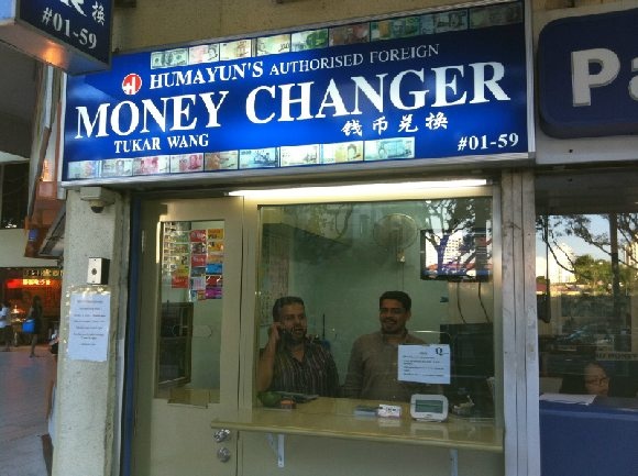 Diem thu doi ngoai te duoc quan ly ra sao tai cac nuoc? hinh anh