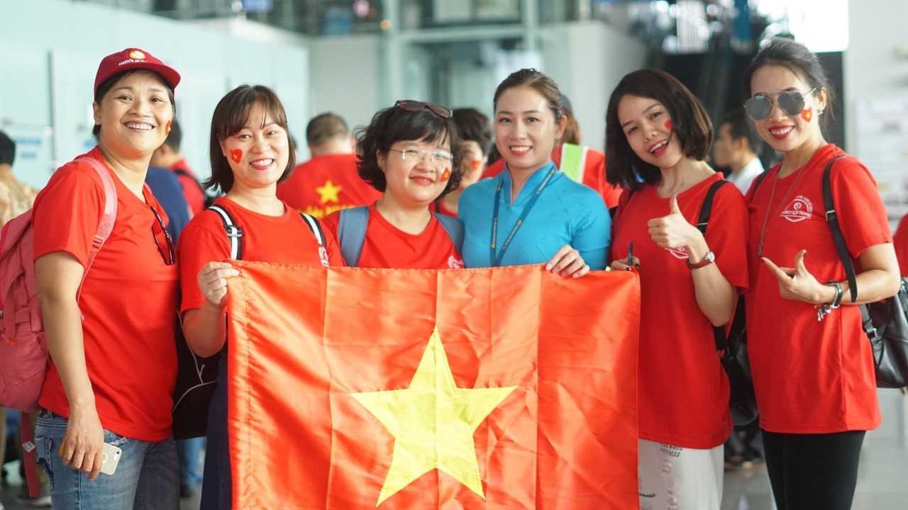 No ro tour 17 - 24 trieu dong sang Philippines xem ban ket hinh anh