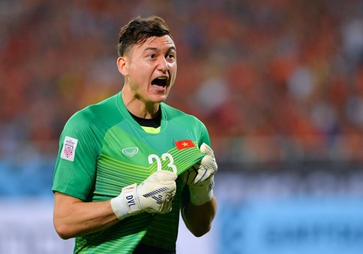 2.500 ve Viet Nam vs Malaysia dot 2 ban het trong 1 phut hinh anh