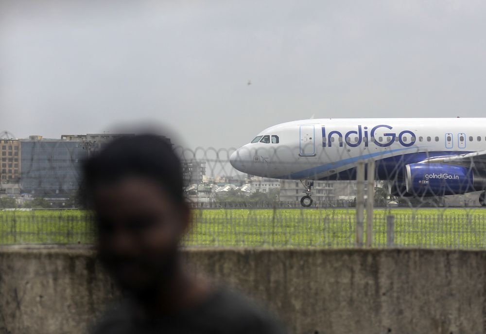 Thieu phi cong, hang bay gia re lon nhat chau A gap kho hinh anh