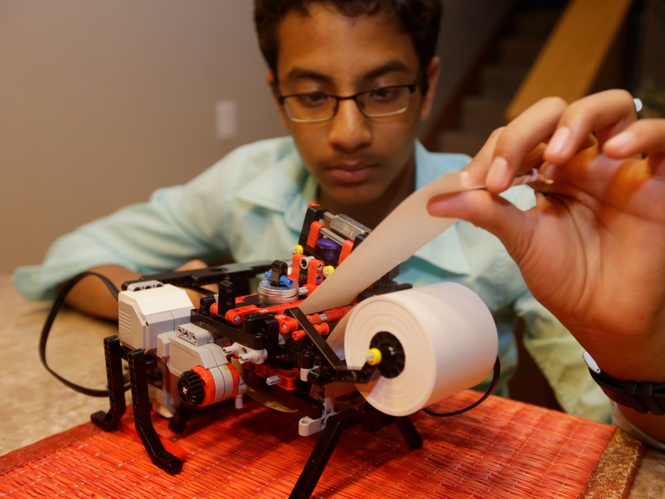 10 thieu nien kiem bon tien khi tuoi con rat tre anh 10