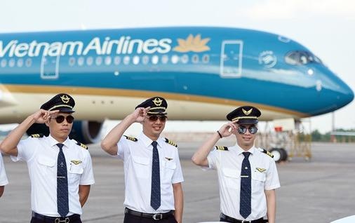 Hang bay Viet dau dau voi hien tuong phi cong nhay viec hinh anh