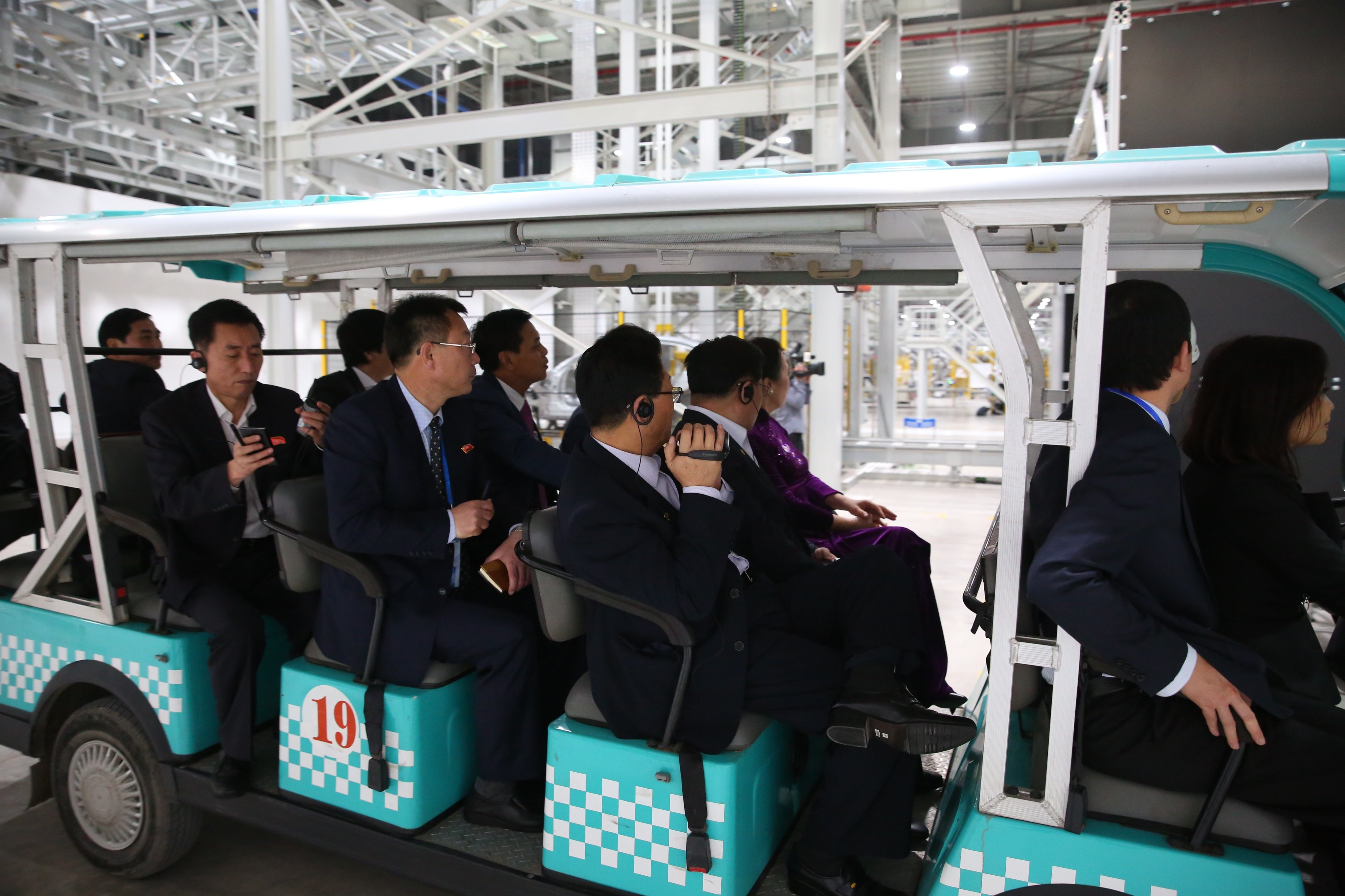 Doan trieu tien tham vinfast anh 2