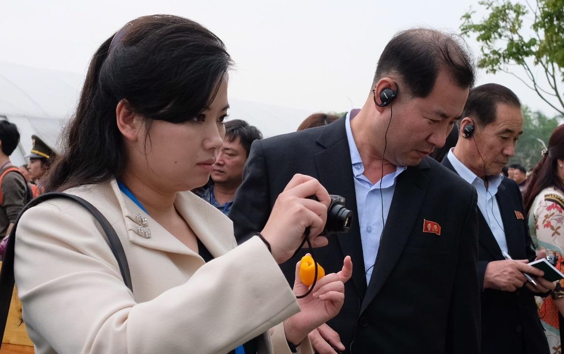 Phai doan Trieu Tien tham nha may xe hoi, nong truong o Hai Phong hinh anh