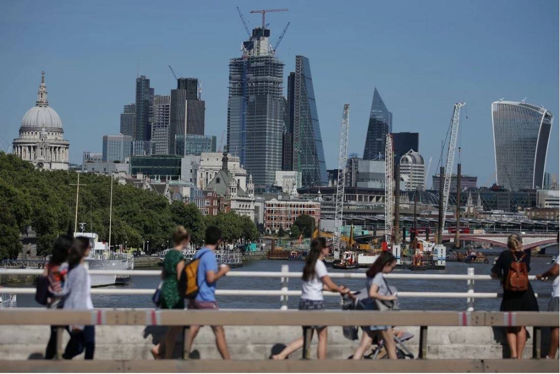 Nha giau Trung Quoc do xo lam thi thuc Anh sau tin don doi chinh sach hinh anh