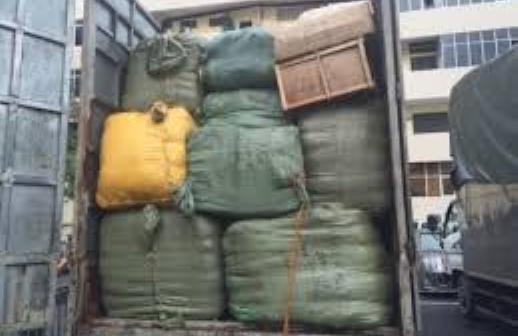 2,5 tan quan ao, my pham bi giu tai Lang Son hinh anh