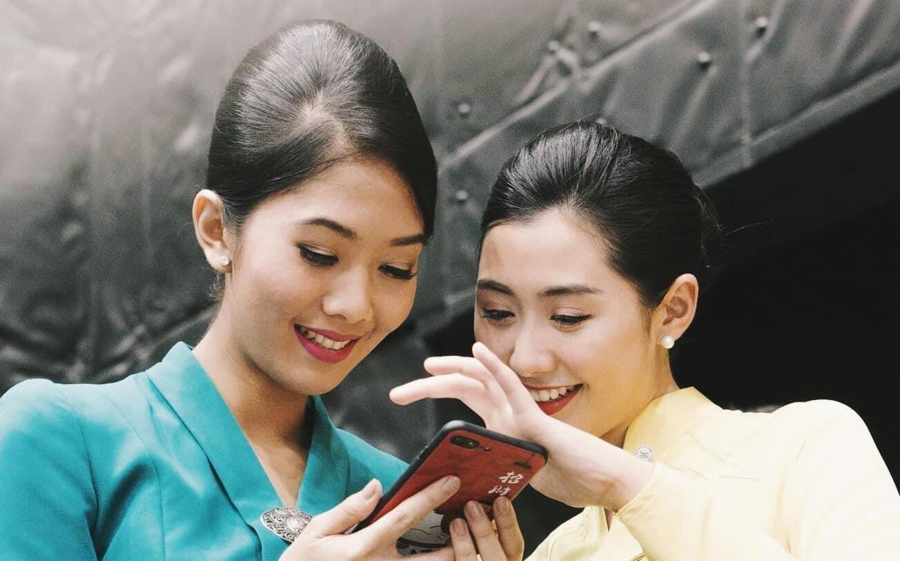 Loi tu biet cua mot tiep vien hang khong hinh anh