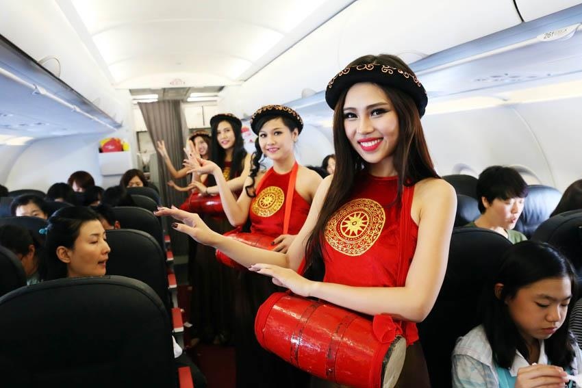 Khach bay phan nan Vietjet huy chuyen hinh anh