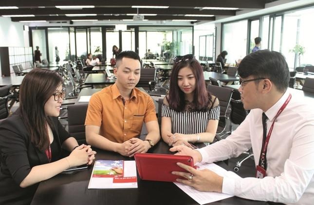 Nguoi tre co nen mua bao hiem 3 trieu/thang trong 15 nam? hinh anh