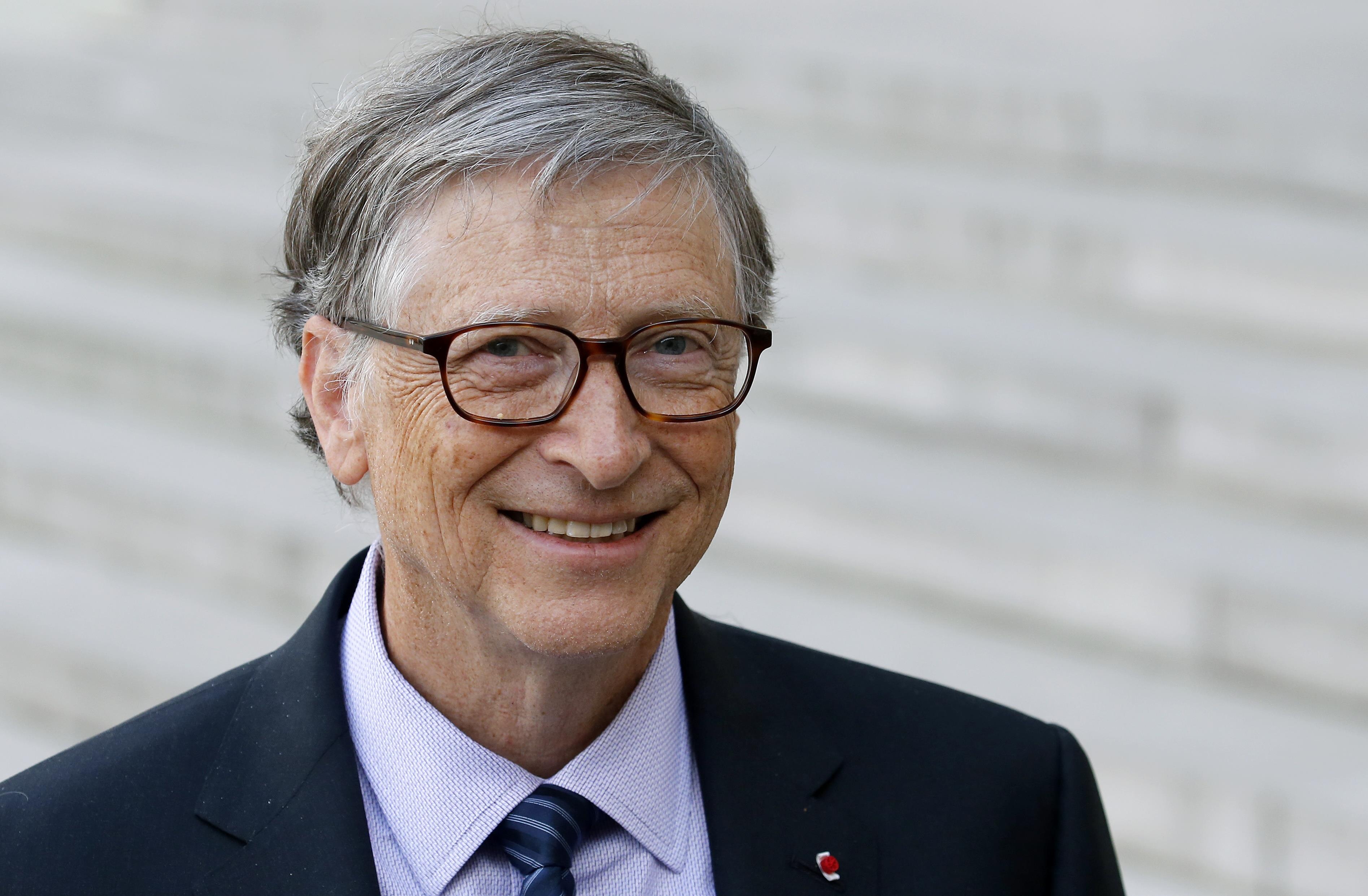 Bill Gates tro lai moc tai san 100 ty USD hinh anh