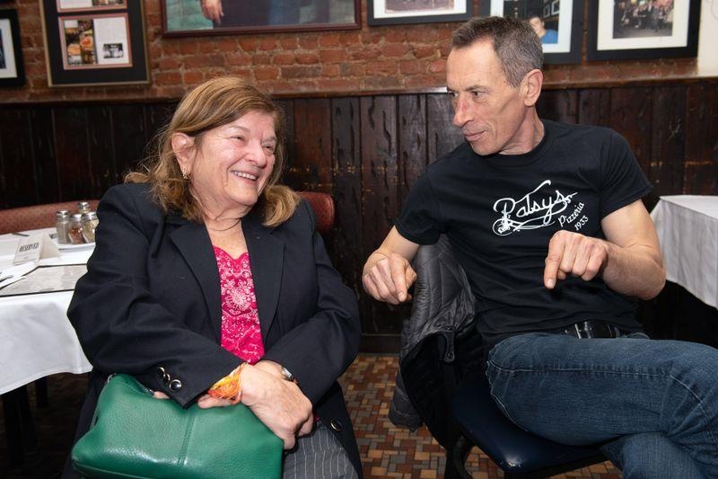 tấm séc gần nửa triệu USD ảnh 1 tam sec gan nua trieu USD anh 1