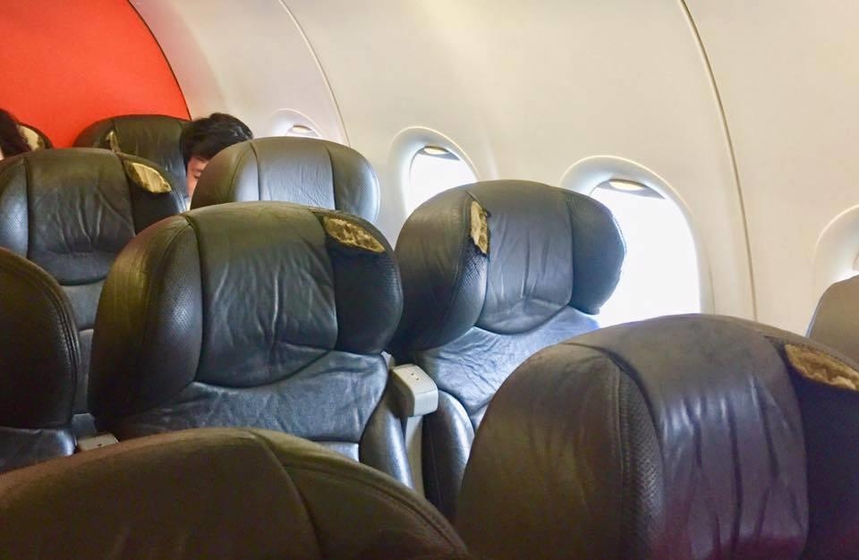 máy bay jetstar pacific rách ghế ảnh 4 may bay jetstar pacific rach ghe anh 4