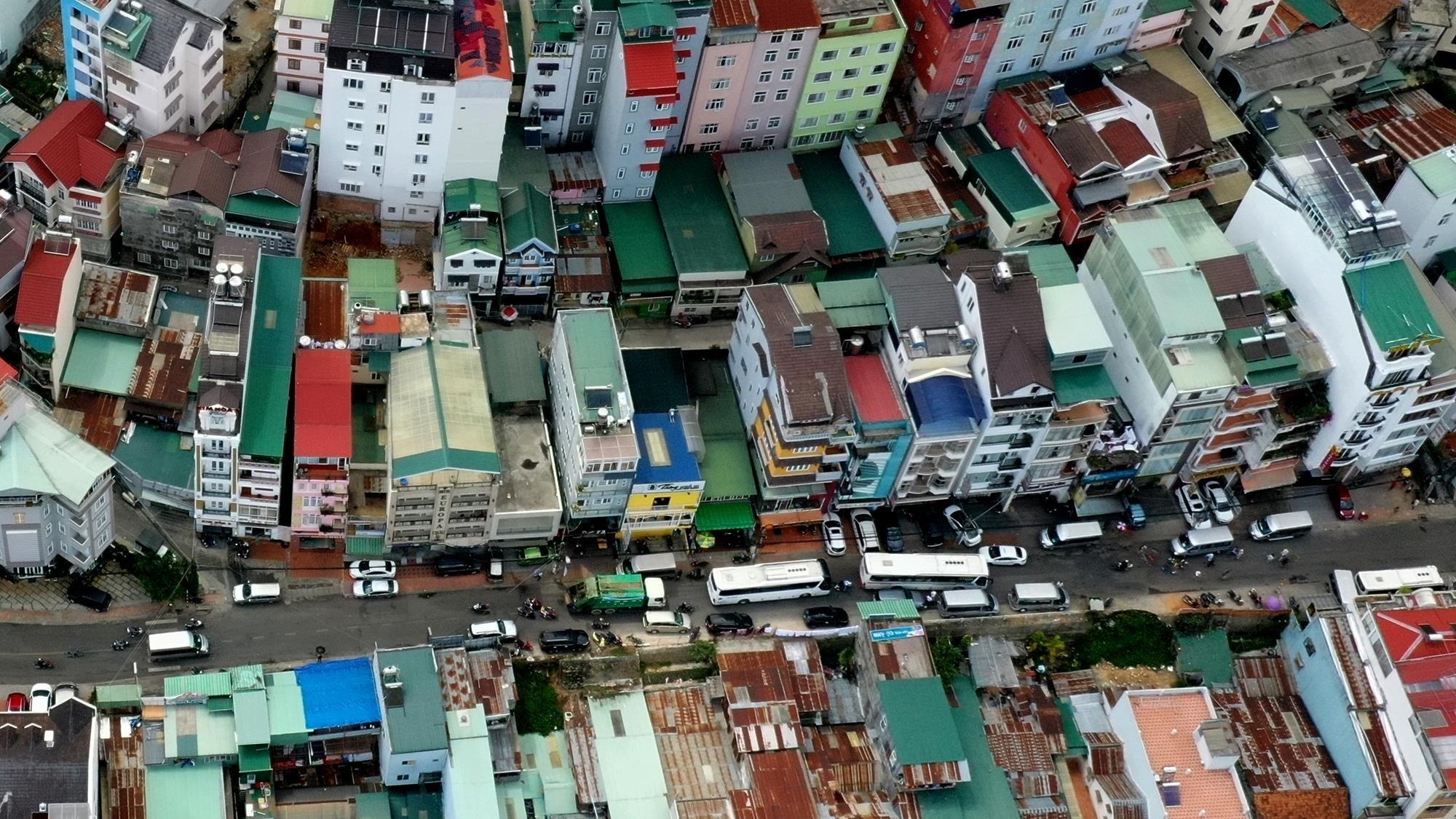 Nha ong be tong bop nghet Da Lat hinh anh