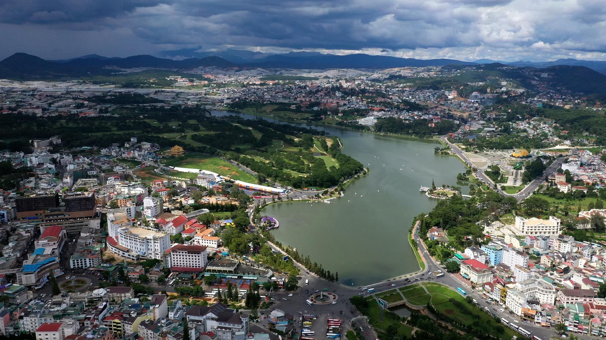 Quy hoach yeu kem, nha ong, be tong bop nghet Da Lat hinh anh