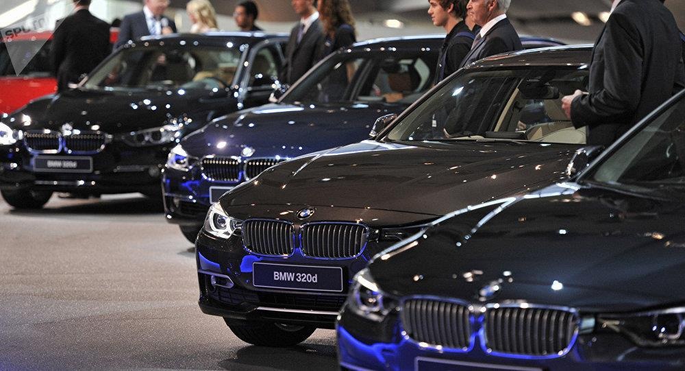 Thue ve 0%, oto giam gia, dan Viet bo xe co len doi xe sang hinh anh