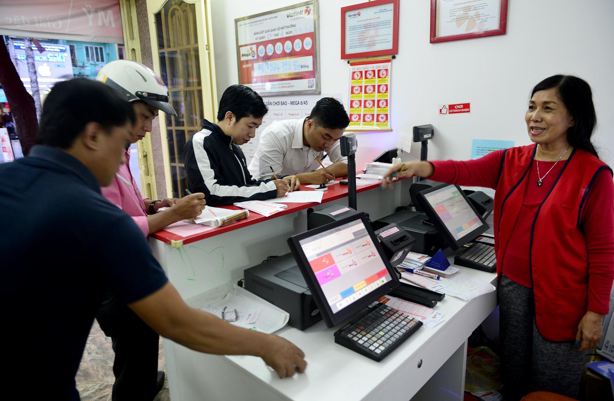 Doanh thu tu giai khong nguoi nhan cua Vietlott giam hon 100 ty hinh anh