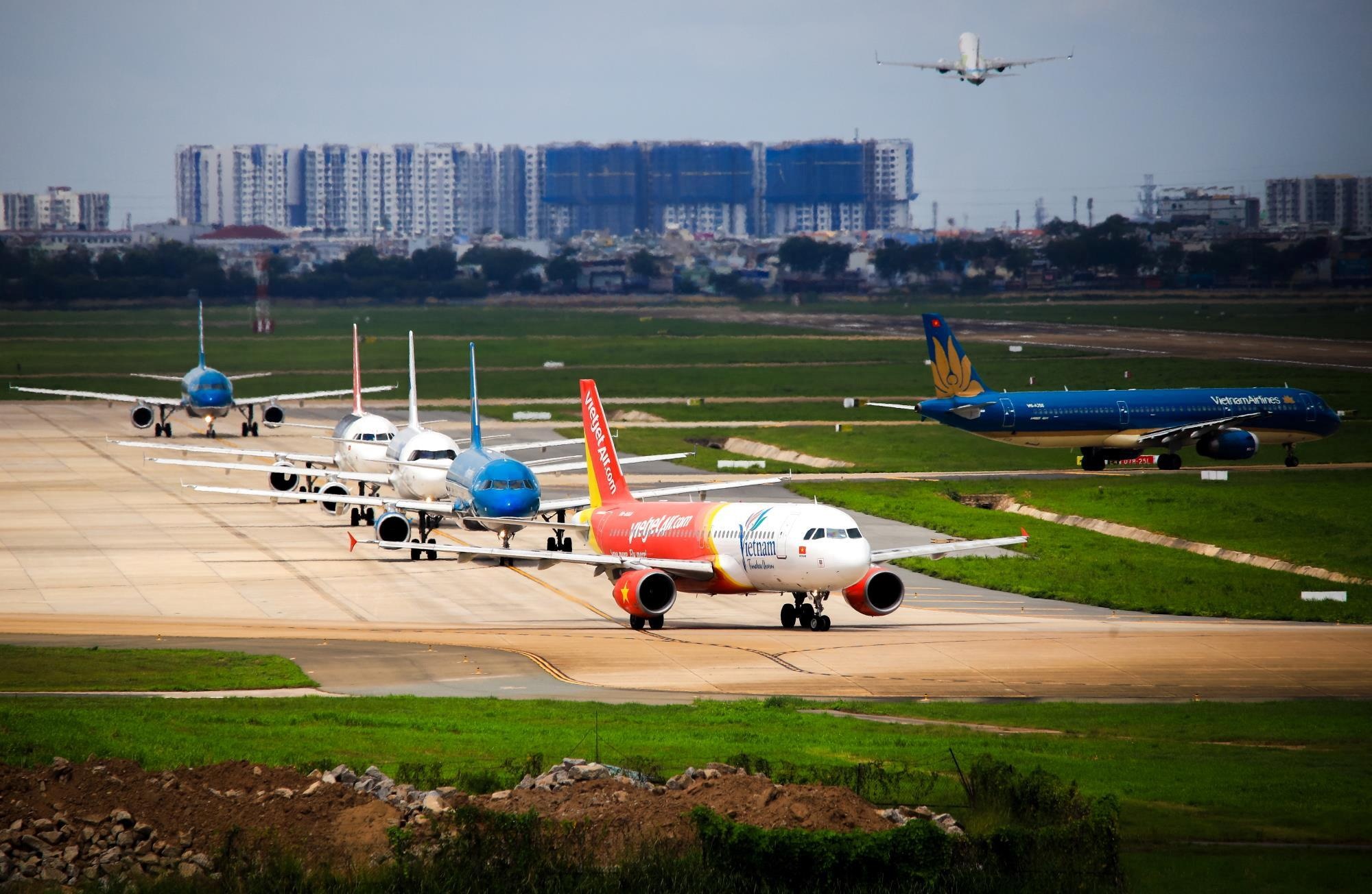 Hang khong can lot bay, cua nao cho Vinpearl Air, Vietravel Airlines? hinh anh