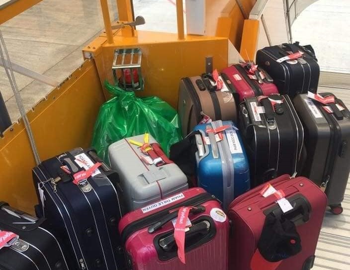 Phat qua can hanh ly xach tay: Hang tan thu hay khach kem van minh? hinh anh