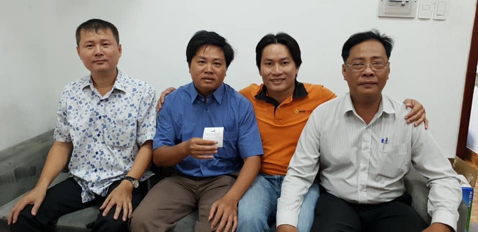 trung vietlott khong deo mat na anh 1