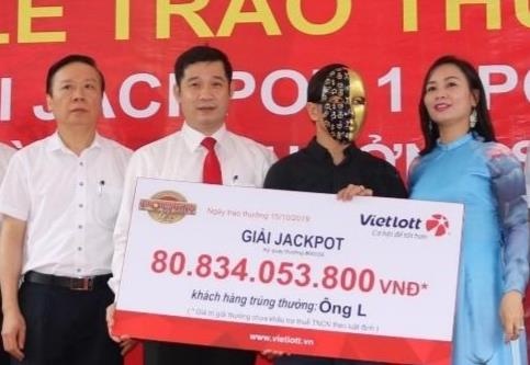 Mua mot day so suot mot nam, khach Nghe An trung gan 81 ty dong hinh anh