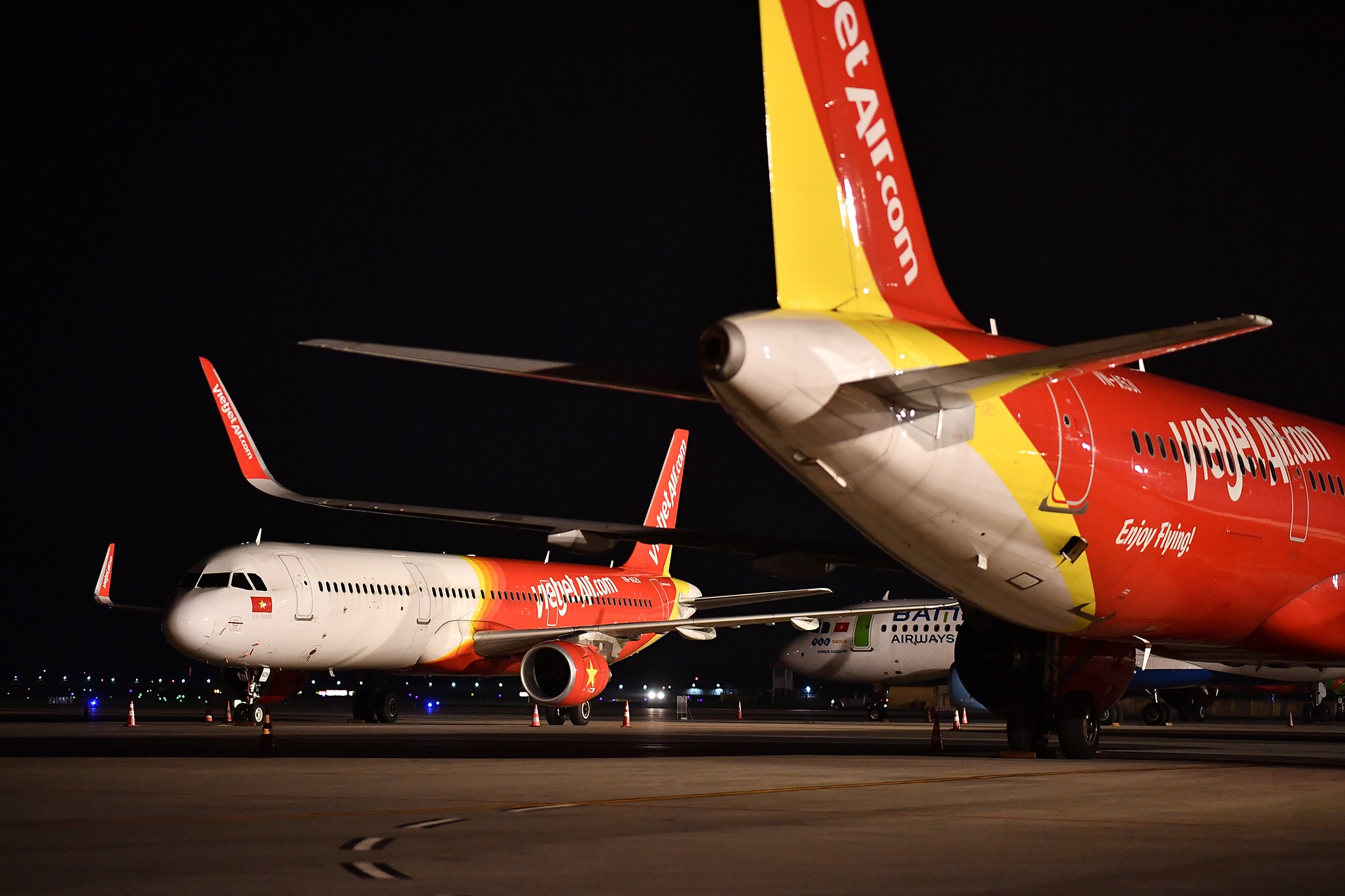 Khach buc xuc vi khong duoc hoan tien chuyen bay bi huy do Covid-19 hinh anh