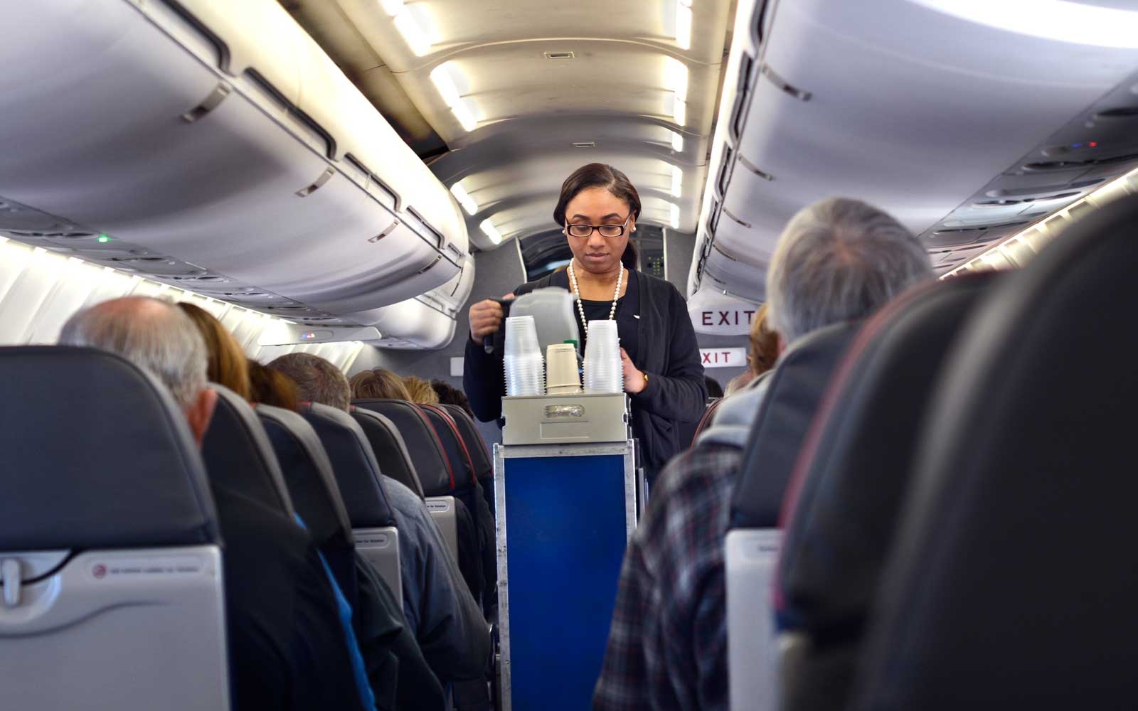 doanh thu phu tro hang khong la gi anh 2