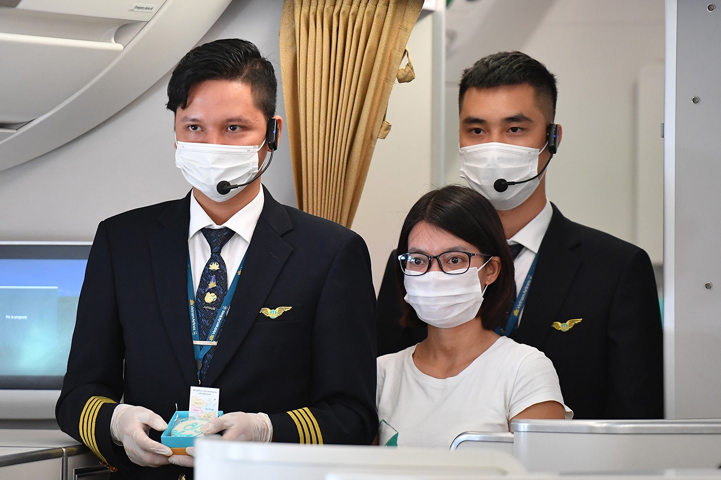 Hang khong dong loat tang chuyen bay dip 30/4 hinh anh