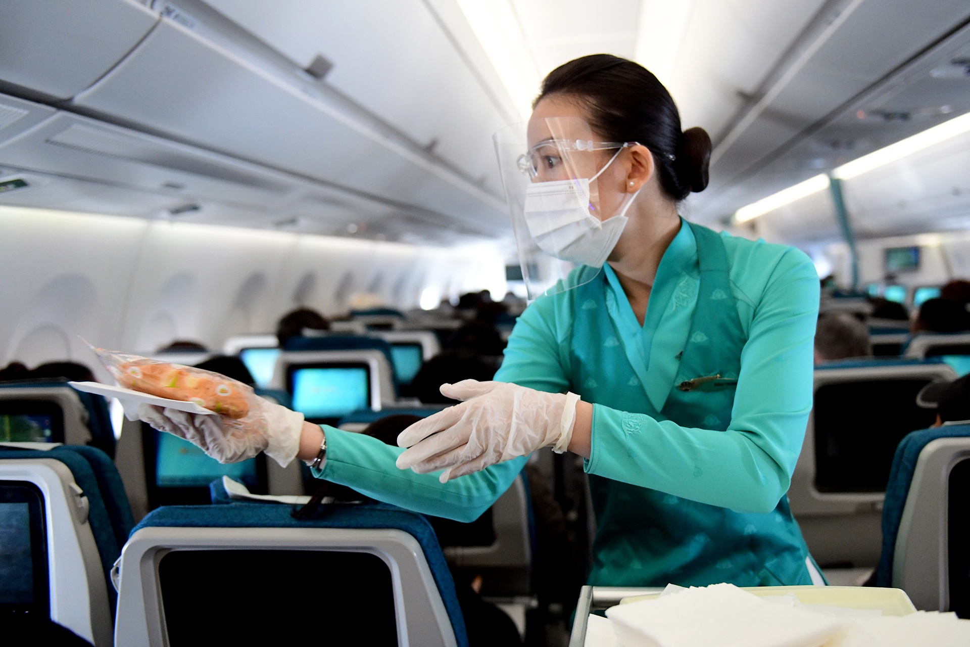 vietnam airlines ap san ve may bay anh 1